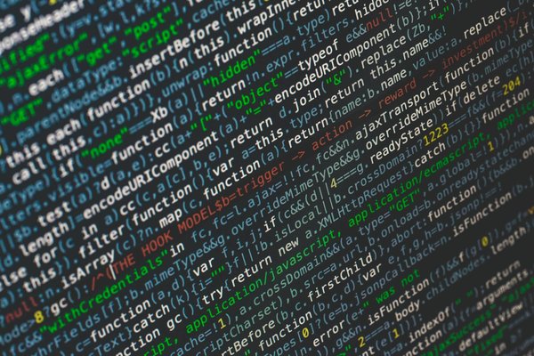 Quels sont les critères pour choisir une souris ergonomique pour les longues sessions de travail?